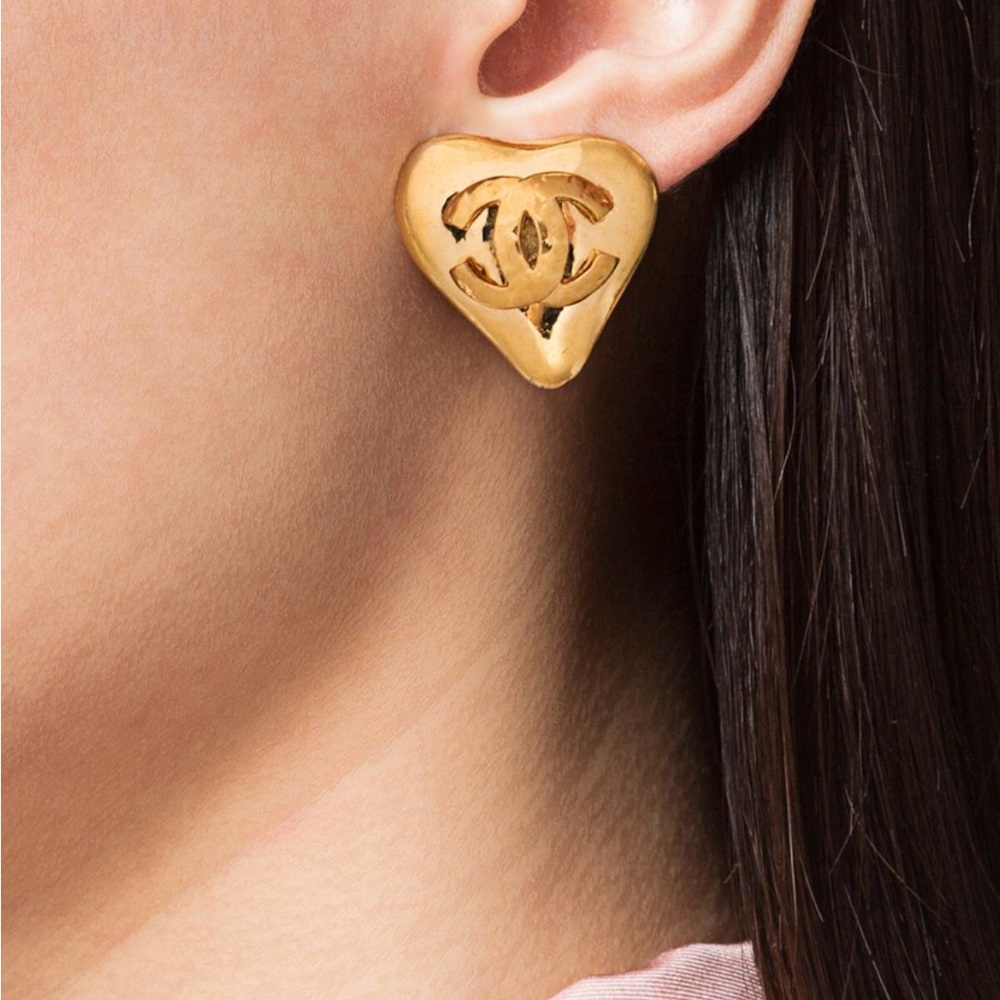 Chanel Vintage 93P Gold CC Heart Clip On Earrings